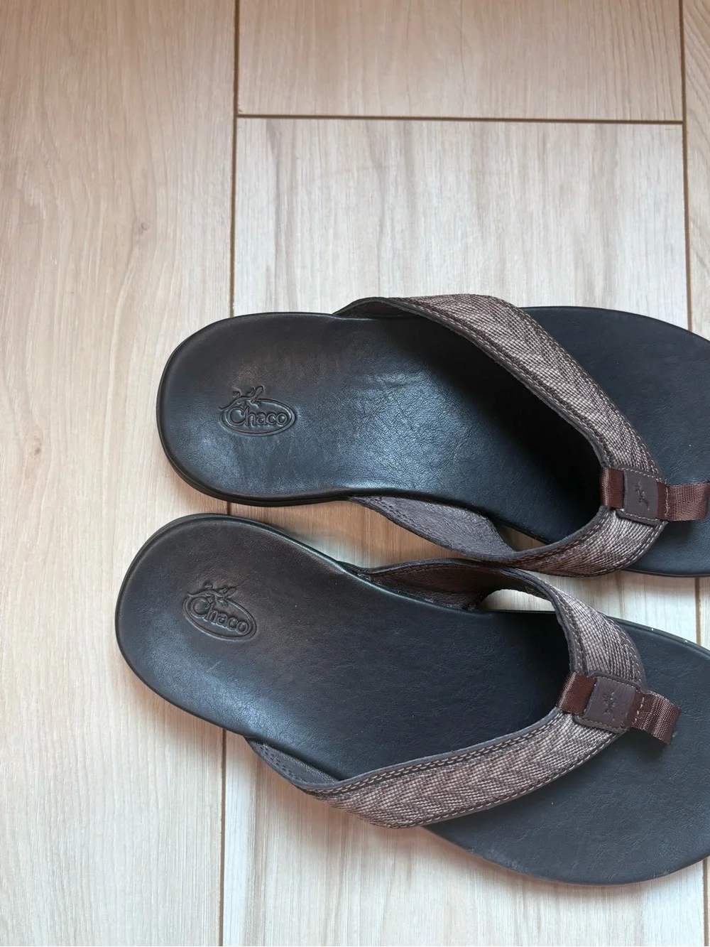 Chaco Men’s Flip Flops Brown Toe Post Sandals Size 9
